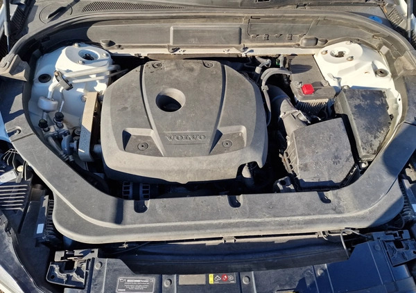 Volvo XC 60 cena 138900 przebieg: 125712, rok produkcji 2018 z Pionki małe 436